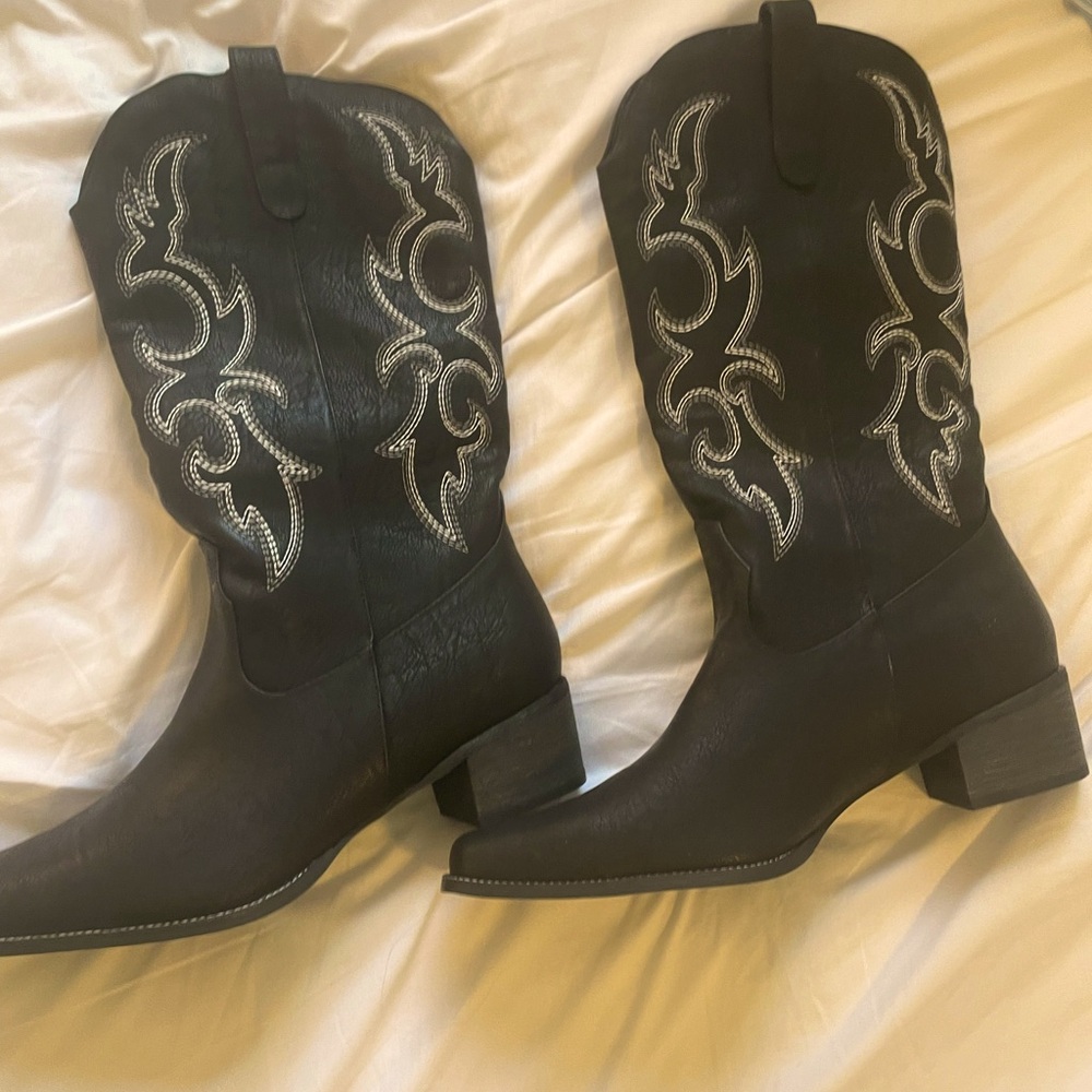Black cowgirl boots